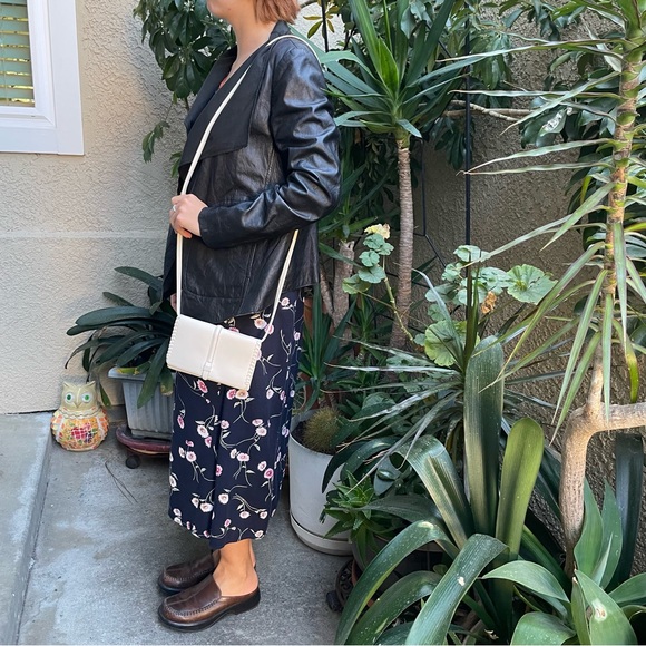 Light cream Fossil pebbled leather crossbody bag/clutch - Picture 15 of 15